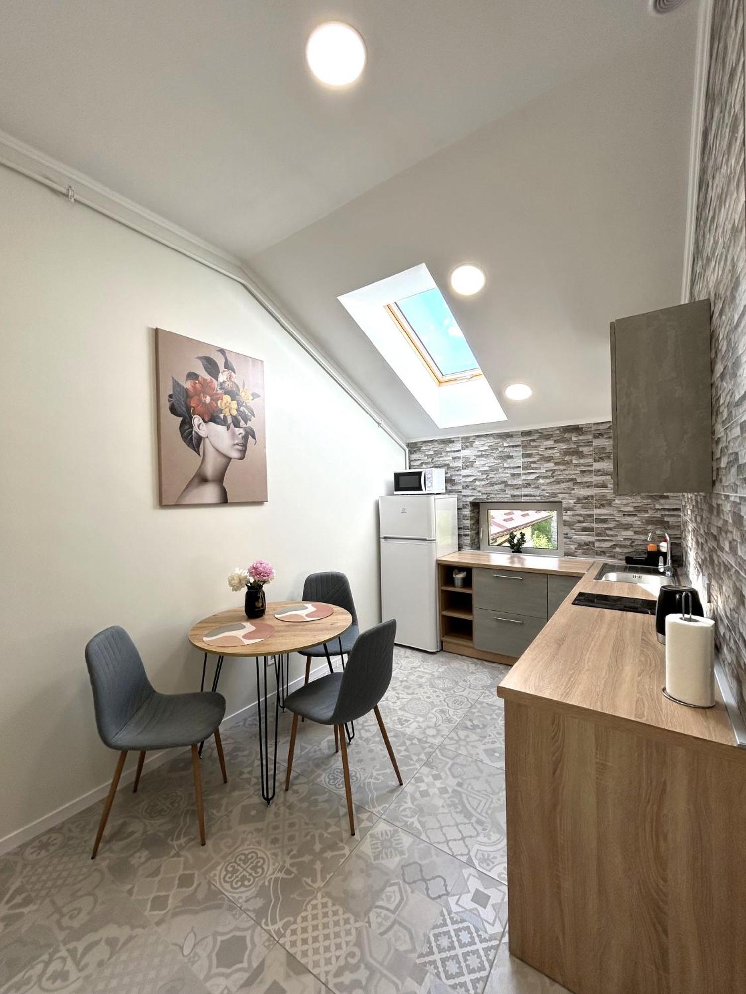 Modern Apartment, 5Mins To Rynok Square Lviv Bagian luar foto